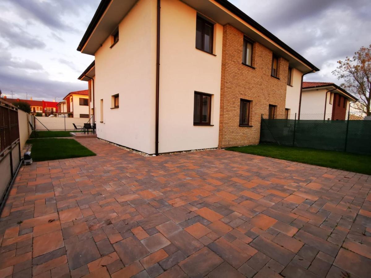 Apartamento Relax And Sun Dunajská Streda Exterior foto